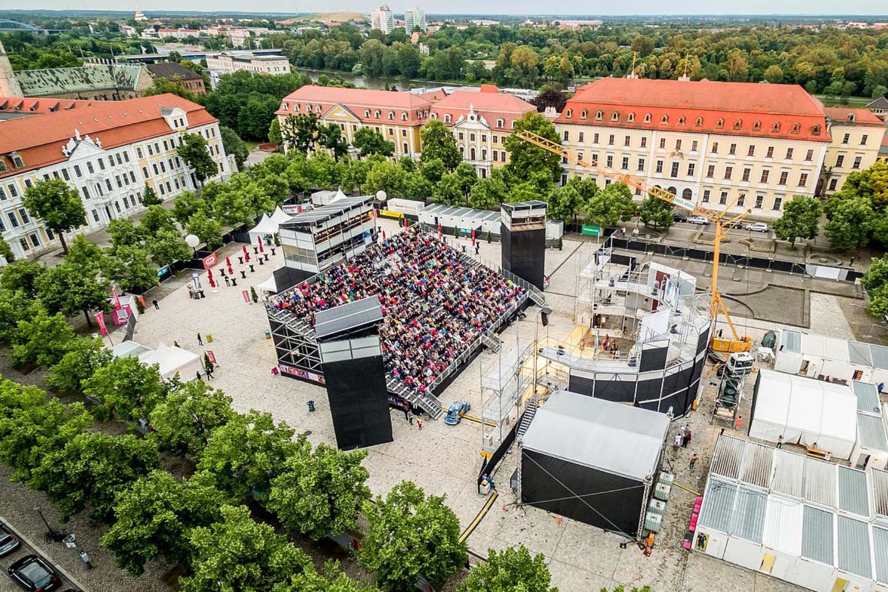 Bender Tribünen, Bühnen und Stadien für Kultur Veranstaltungen Events367